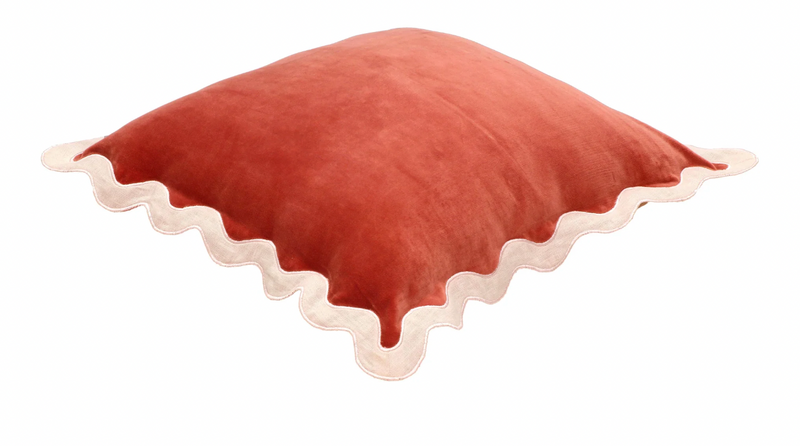 Cojín Scalloped Edge 24" Square Throw Pillow