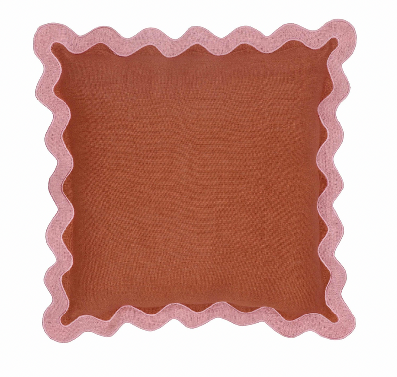 Cojín Scalloped Edge 24" Square Throw Pillow