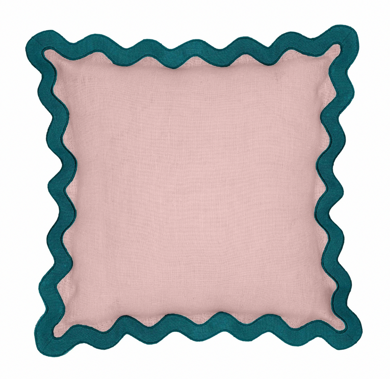 Cojín Scalloped Edge 24" Square Throw Pillow